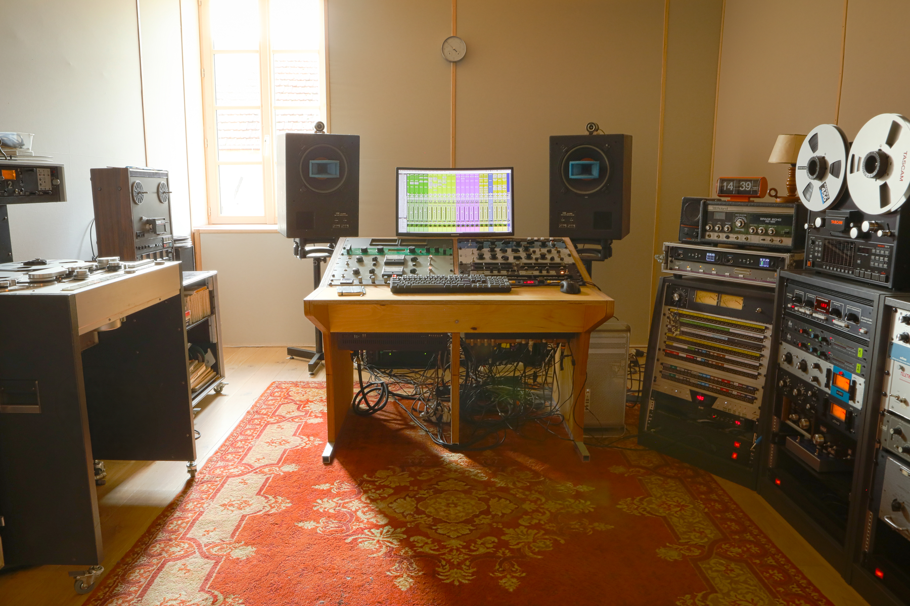 Control room régie analog digital protools daylight lumière naturelle studio mixing mix recording